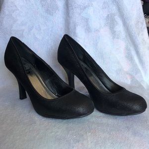 Deb Black heels
